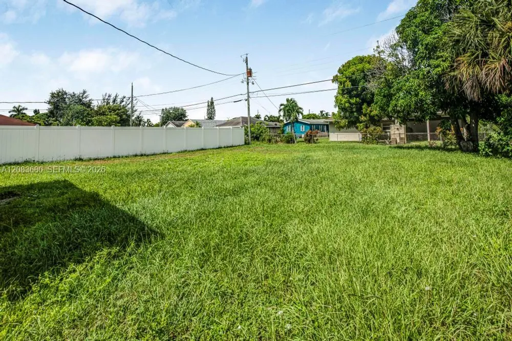 218 SW 10th Ave Delray Beach, FL 33444