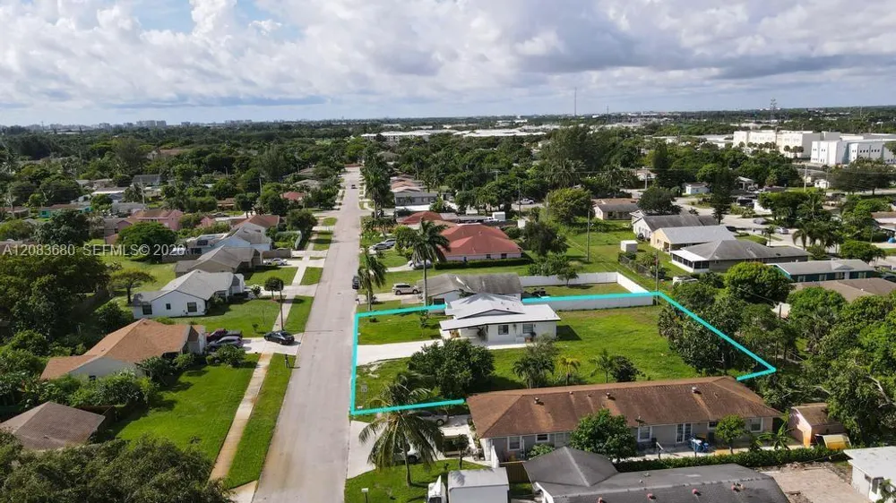 218 SW 10th Ave Delray Beach, FL 33444