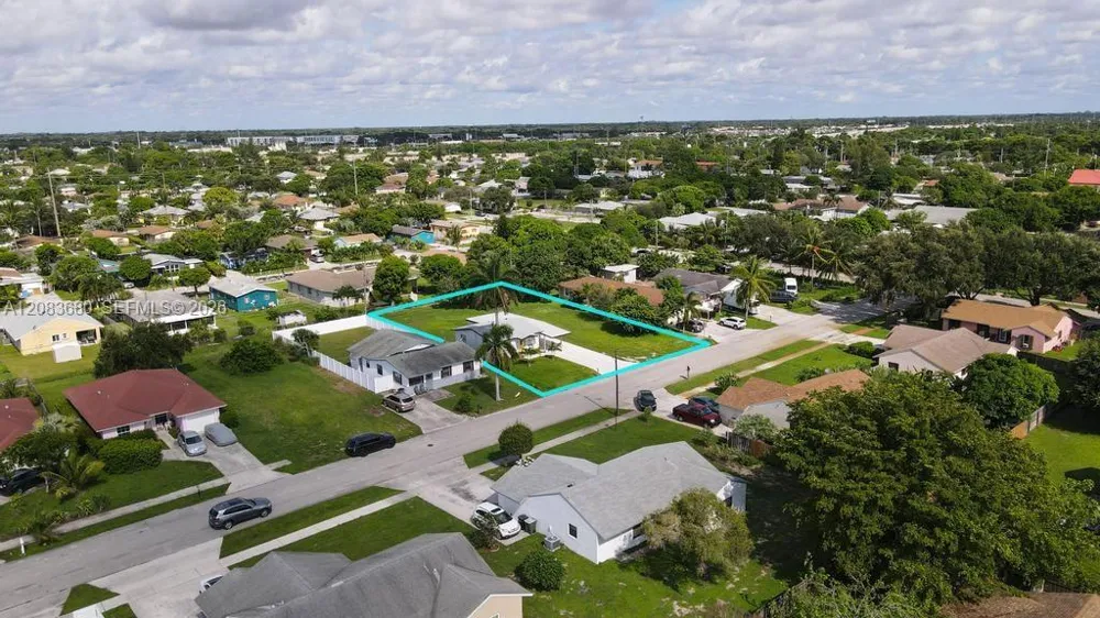 218 SW 10th Ave Delray Beach, FL 33444