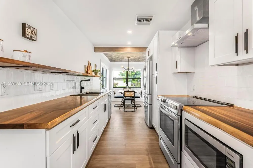 218 SW 10th Ave Delray Beach, FL 33444