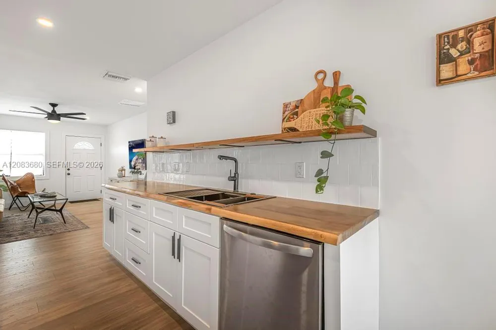 218 SW 10th Ave Delray Beach, FL 33444