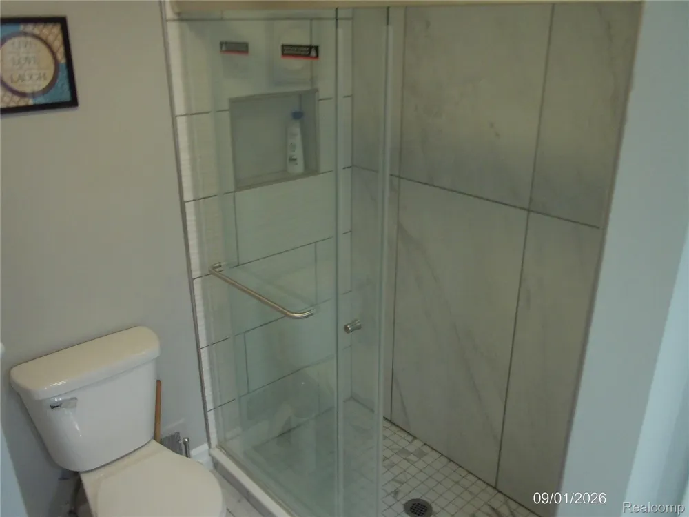 8272 Karam Boulevard #4 Warren City, MI 48093