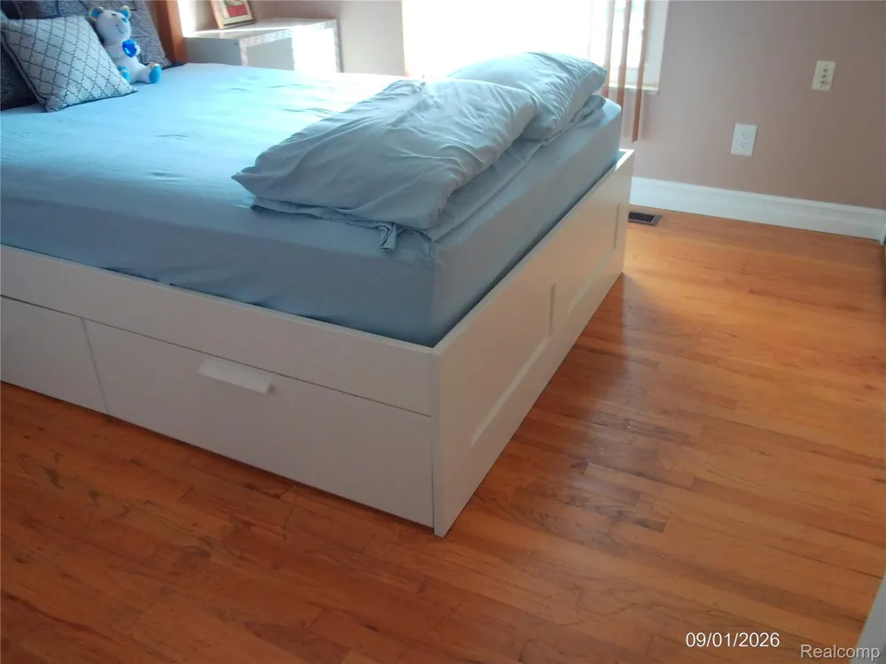 8272 Karam Boulevard #4 Warren City, MI 48093
