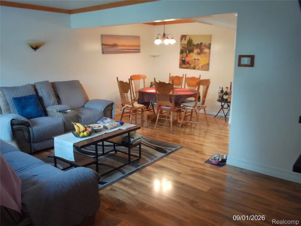 8272 Karam Boulevard #4 Warren City, MI 48093