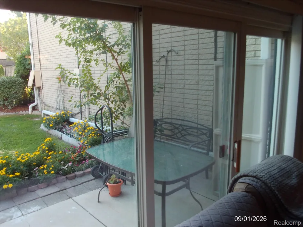 8272 Karam Boulevard #4 Warren City, MI 48093