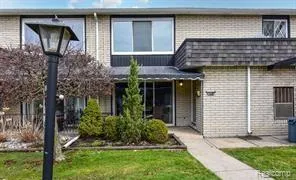 8272 Karam Boulevard #4 Warren City, MI 48093