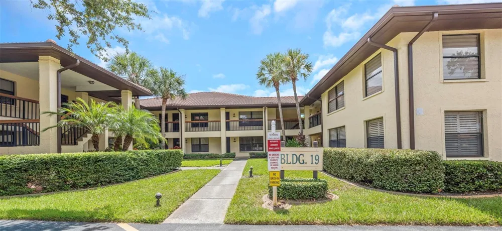 1906 HAMMOCK PINE BOULEVARD #1906 Clearwater, FL 33761