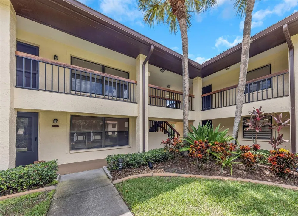 1906 HAMMOCK PINE BOULEVARD #1906 Clearwater, FL 33761