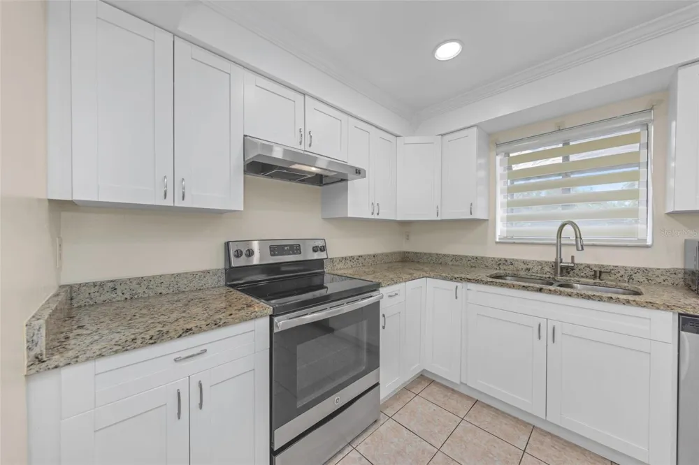 1906 HAMMOCK PINE BOULEVARD #1906 Clearwater, FL 33761