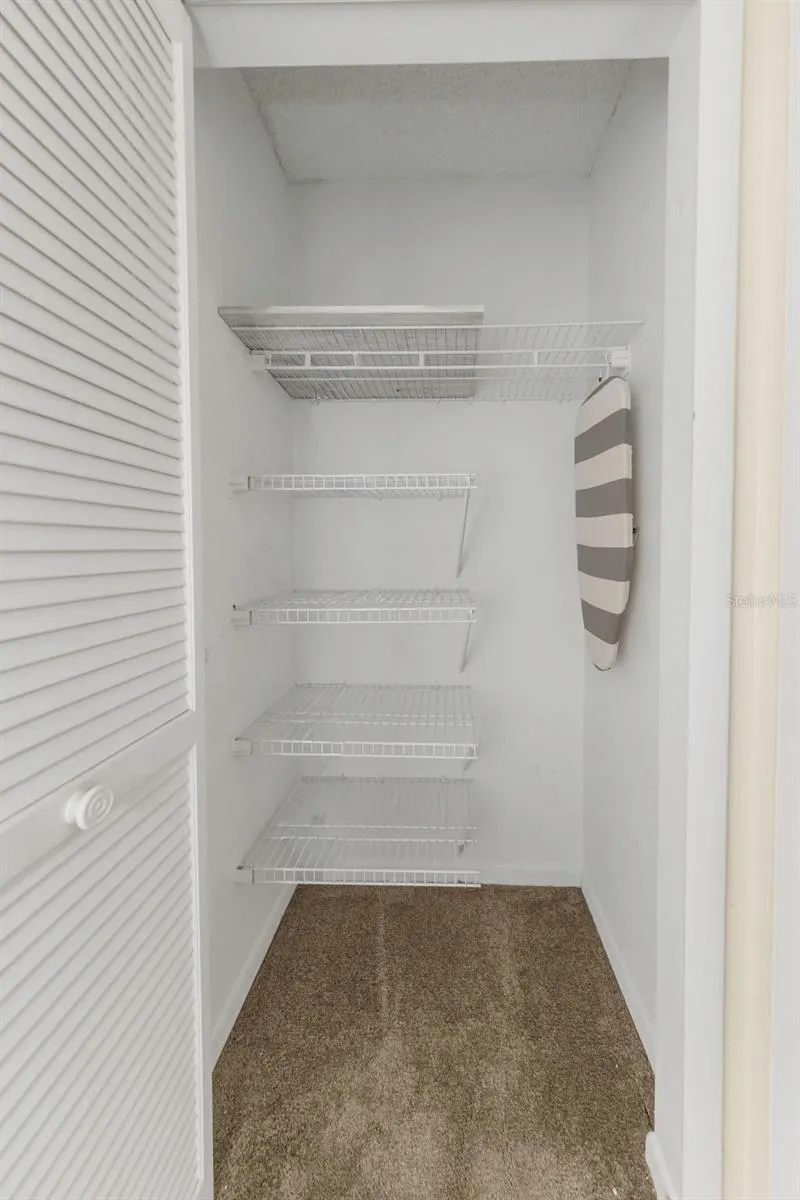 1906 HAMMOCK PINE BOULEVARD #1906 Clearwater, FL 33761