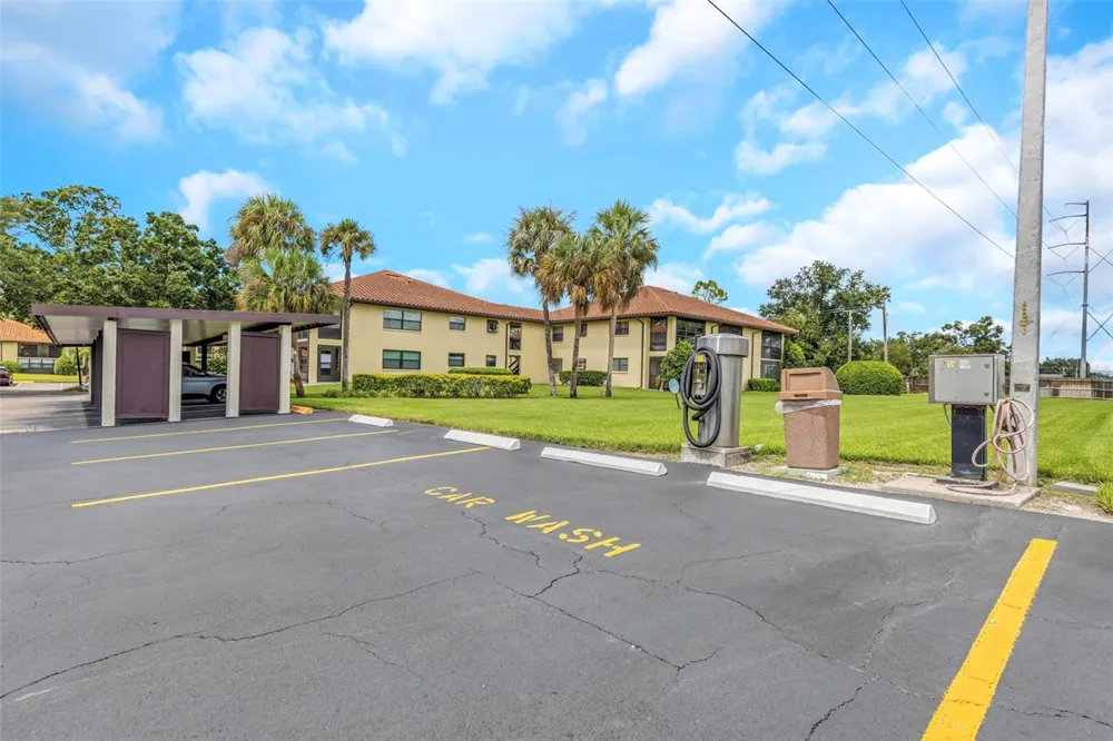1906 HAMMOCK PINE BOULEVARD #1906 Clearwater, FL 33761