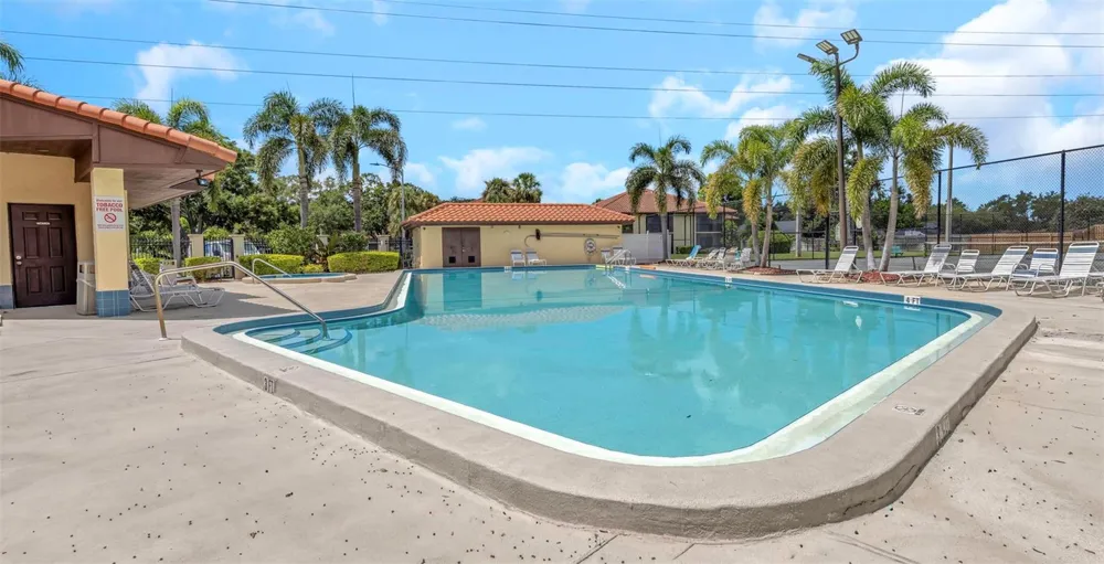 1906 HAMMOCK PINE BOULEVARD #1906 Clearwater, FL 33761