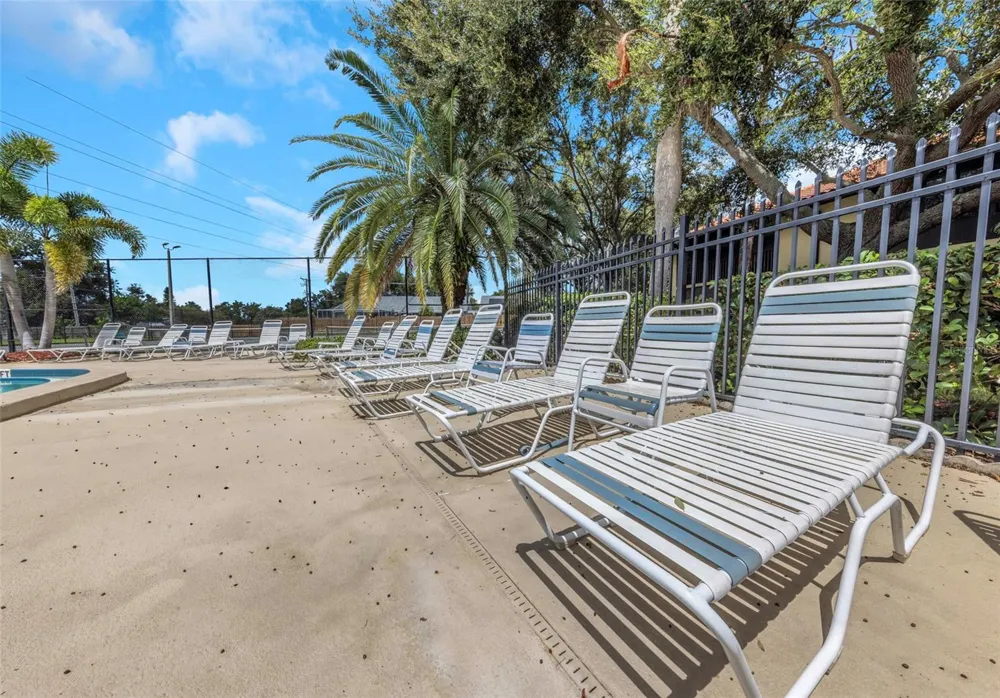 1906 HAMMOCK PINE BOULEVARD #1906 Clearwater, FL 33761