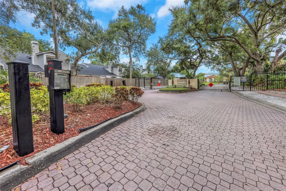 1906 HAMMOCK PINE BOULEVARD #1906 Clearwater, FL 33761