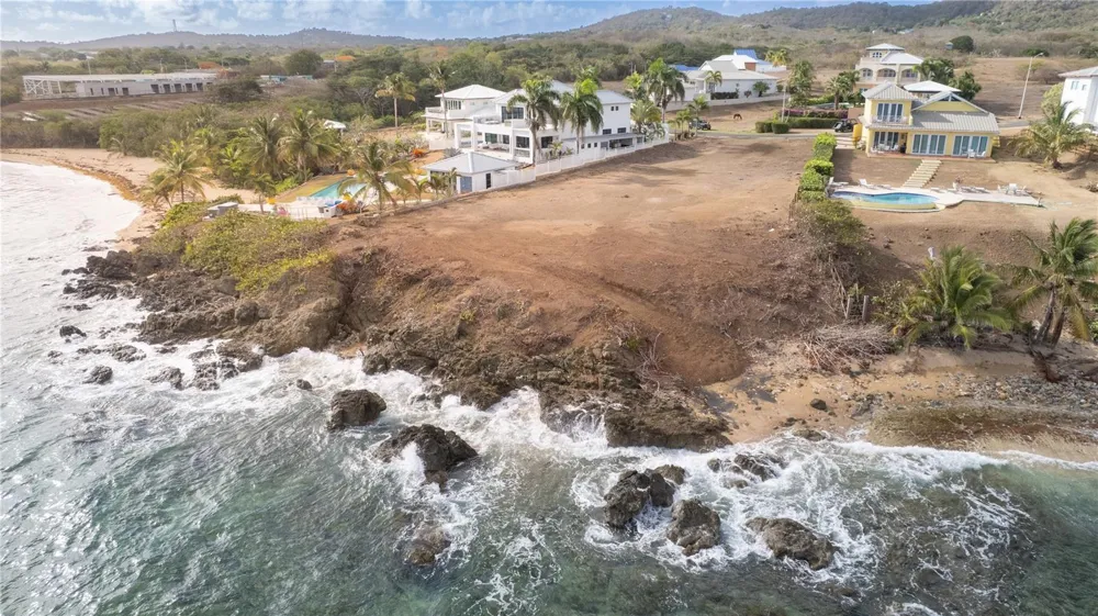 6 BEACH VILLAGE Vieques, PR 00765