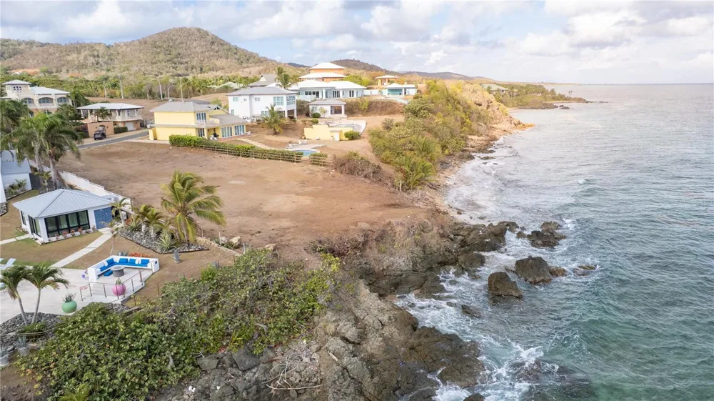 6 BEACH VILLAGE Vieques, PR 00765