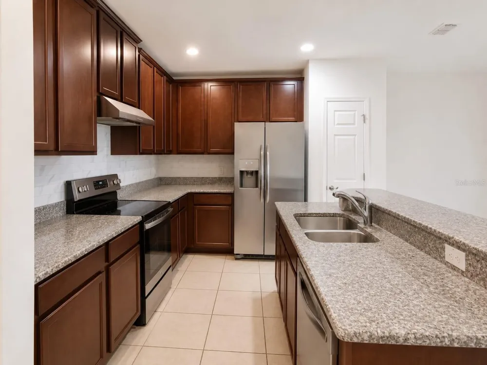 140 PRIMROSE DRIVE Davenport, FL 33837