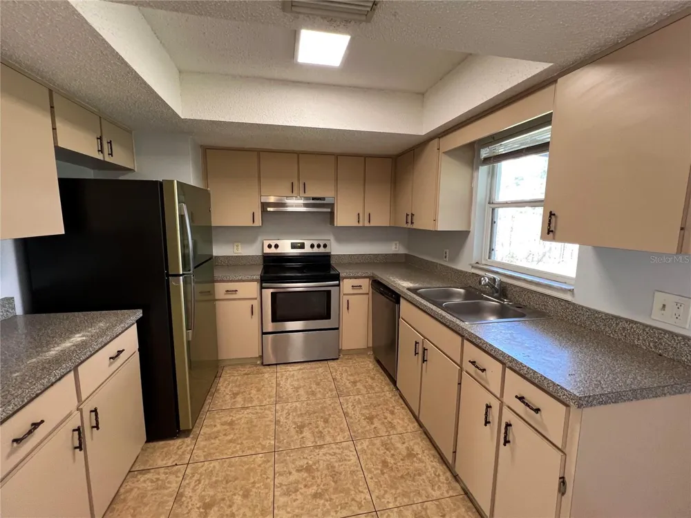 6829 ALPERT DRIVE Orlando, FL 32810