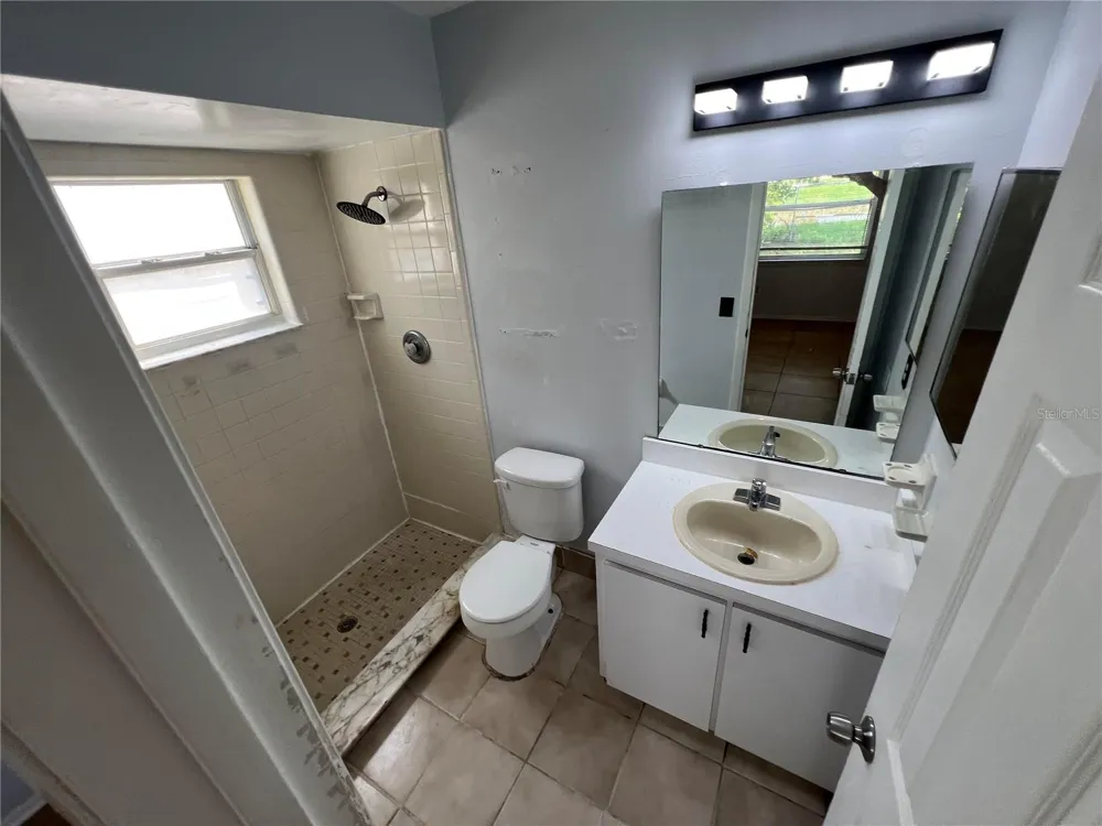 6829 ALPERT DRIVE Orlando, FL 32810
