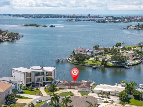 6505 DEBBIE LANE S St Petersburg, FL 33707