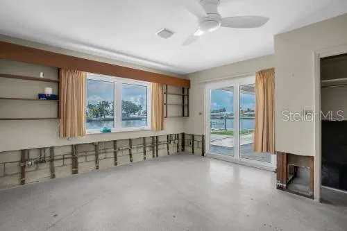 6505 DEBBIE LANE S St Petersburg, FL 33707