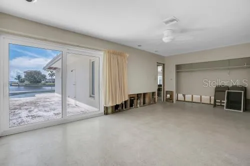 6505 DEBBIE LANE S St Petersburg, FL 33707