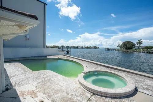6505 DEBBIE LANE S St Petersburg, FL 33707
