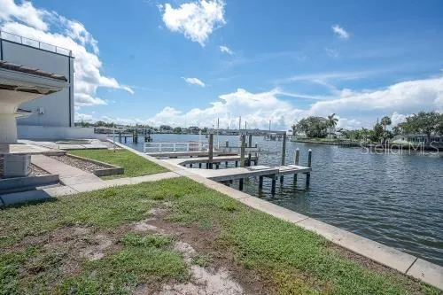 6505 DEBBIE LANE S St Petersburg, FL 33707