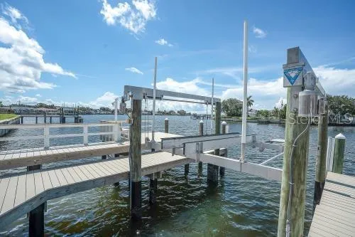 6505 DEBBIE LANE S St Petersburg, FL 33707
