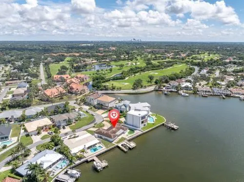6505 DEBBIE LANE S St Petersburg, FL 33707