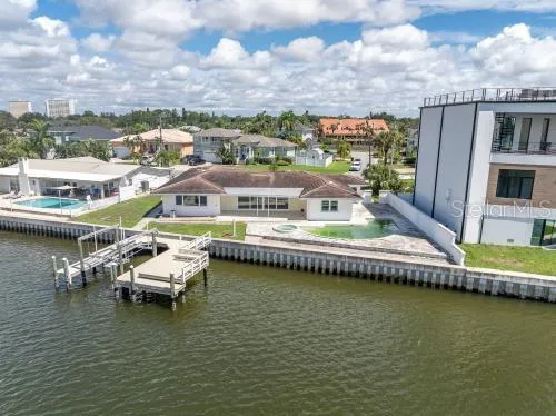6505 DEBBIE LANE S St Petersburg, FL 33707