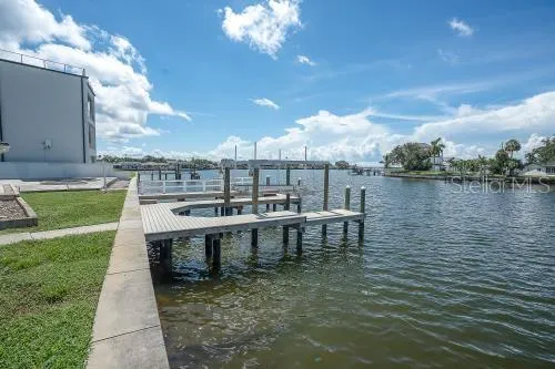 6505 DEBBIE LANE S St Petersburg, FL 33707