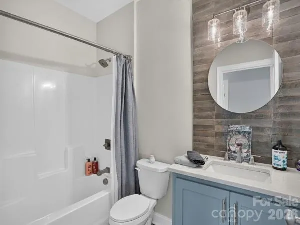 72 Jacks Paw Lane Hendersonville, NC 28792