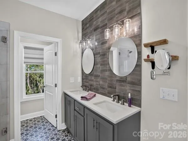 72 Jacks Paw Lane Hendersonville, NC 28792