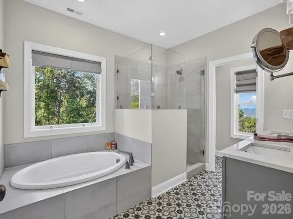 72 Jacks Paw Lane Hendersonville, NC 28792