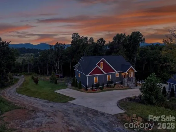 72 Jacks Paw Lane Hendersonville, NC 28792