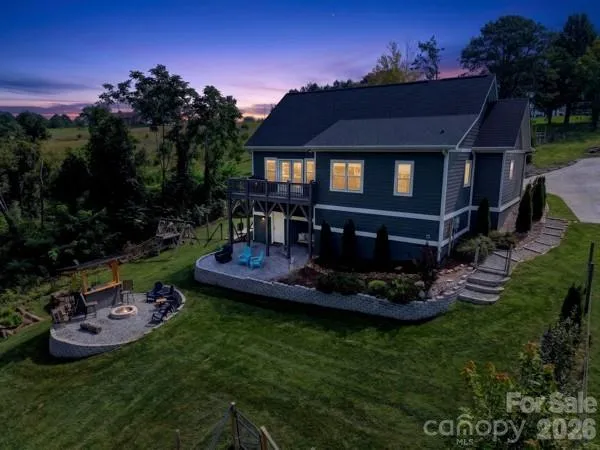 72 Jacks Paw Lane Hendersonville, NC 28792