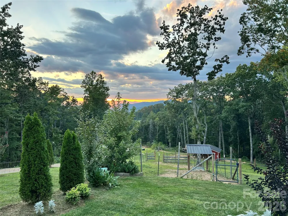 72 Jacks Paw Lane Hendersonville, NC 28792