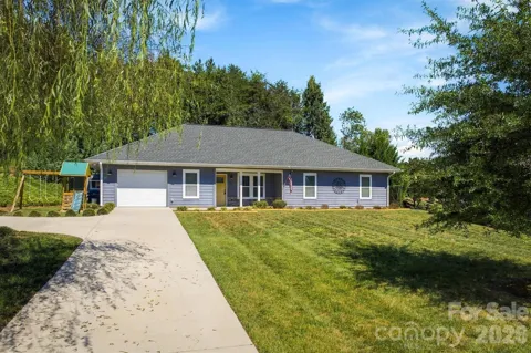 329 Springwood Drive NE