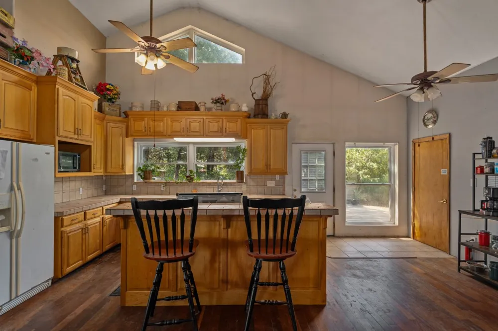 5562 Cedar Creek Drive Kemp, TX 75143
