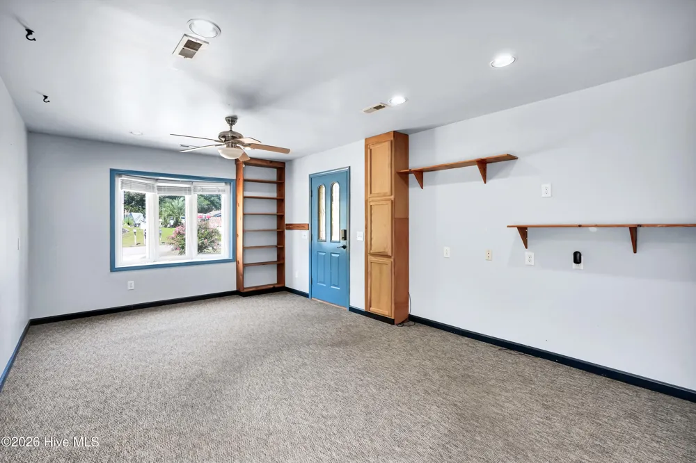 114 NE 8th St Oak Island, NC 28465
