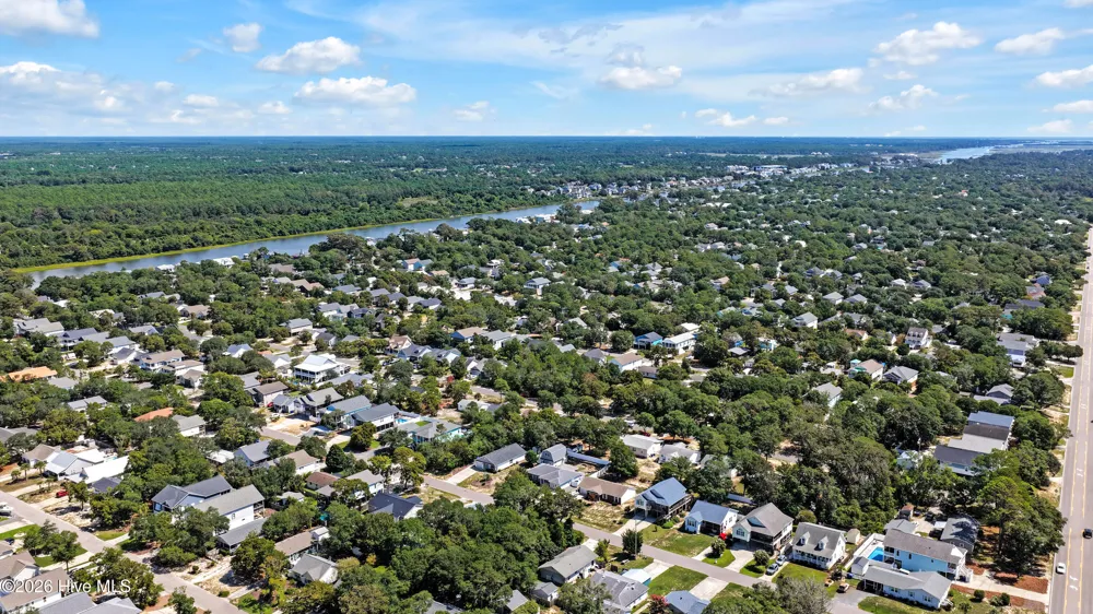 114 NE 8th St Oak Island, NC 28465