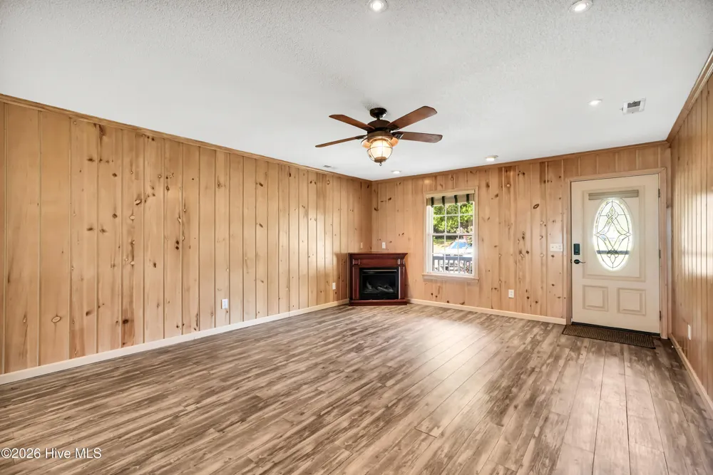 114 NE 8th St Oak Island, NC 28465