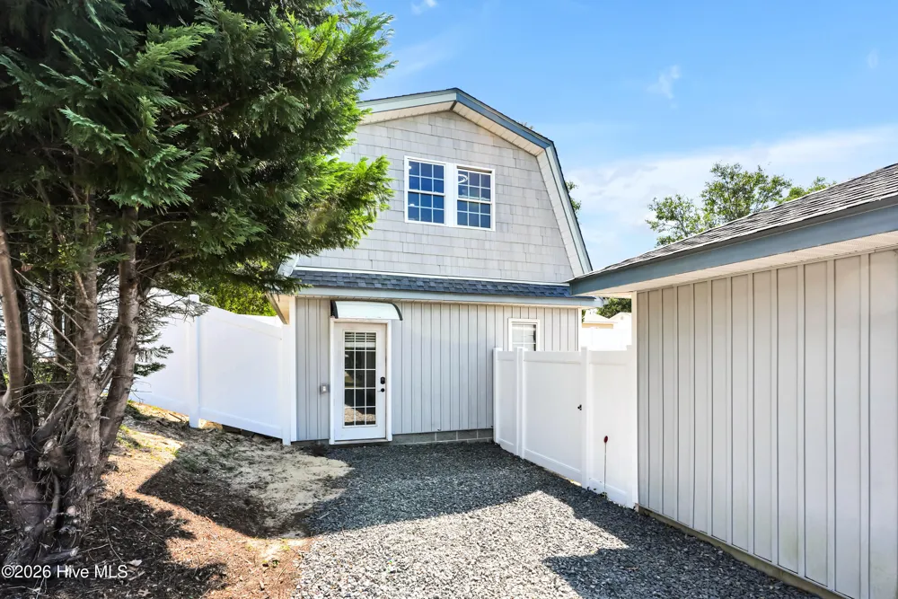 114 NE 8th St Oak Island, NC 28465