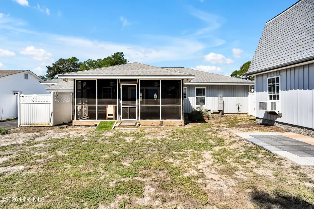 114 NE 8th St Oak Island, NC 28465