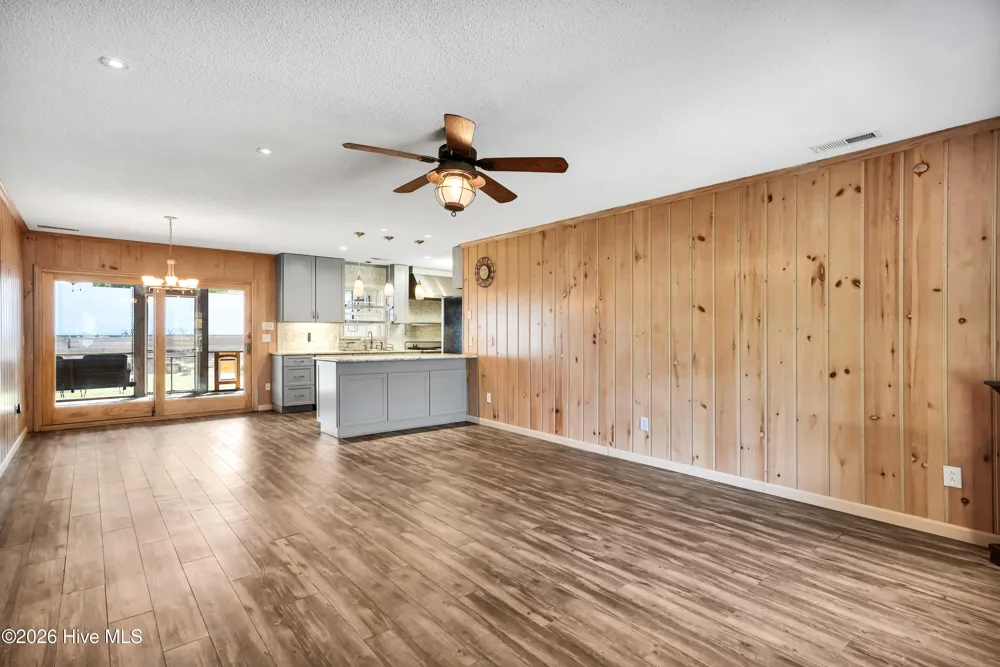 114 NE 8th St Oak Island, NC 28465