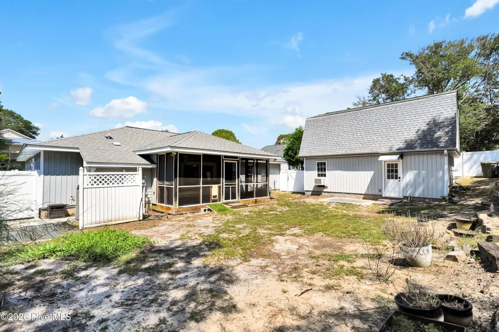 114 NE 8th St Oak Island, NC 28465