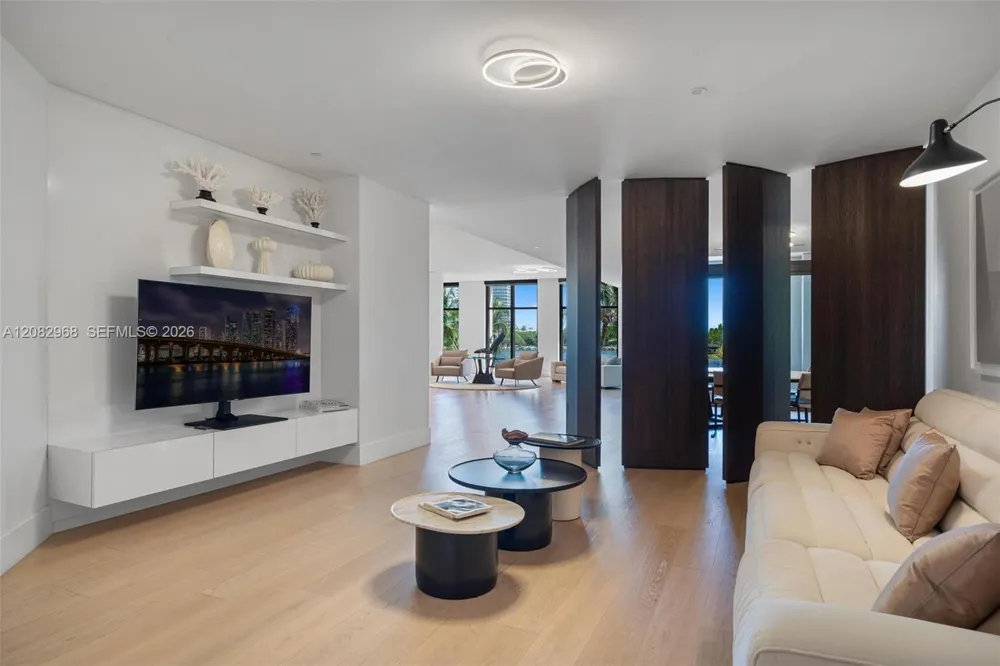 7025 Fisher Island Dr #7025 Miami Beach, FL 33109