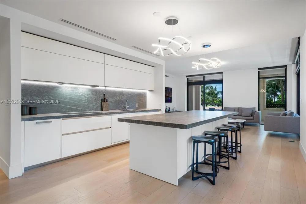 7025 Fisher Island Dr #7025 Miami Beach, FL 33109