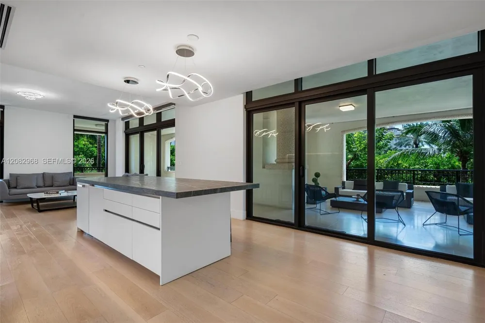 7025 Fisher Island Dr #7025 Miami Beach, FL 33109